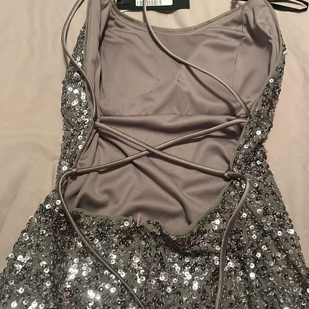 Open back sequin gown - Picture 4 of 4